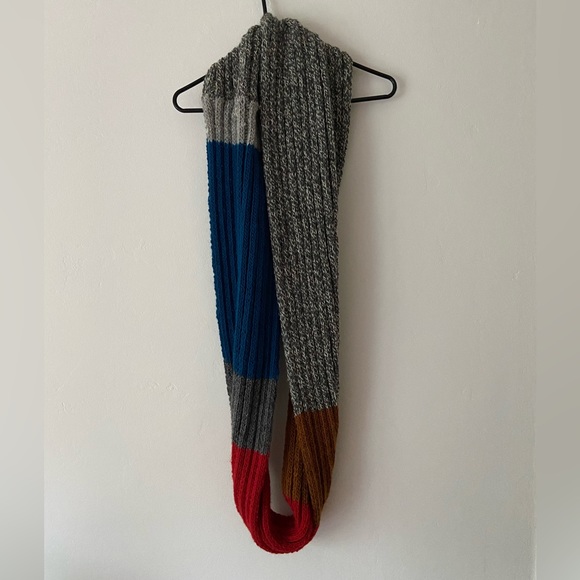 Handknit Chunky Infinity Scarf - Picture 4 of 4